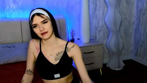 Snapshot of holly_beck chatting on May 2026 12:34:02 PM Holly online show from May 2026 12:34:02 PM