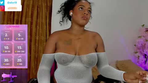 Snapshot of holly_jorda chatting on September 2025 05:03:02 PM online show from September 2025 05:03:02 PM