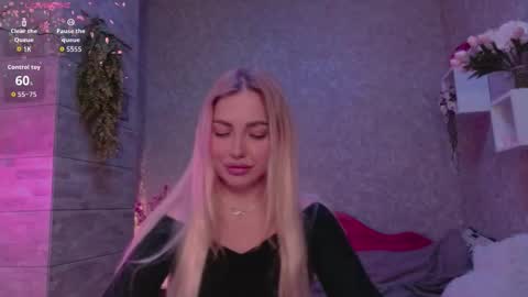 Snapshot of holly_molly8 chatting on October 2025 08:10:01 PM holly_molly8 online show from October 2025 08:10:01 PM