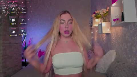 holly_molly8 online show from November 2025 08:42:02 PM