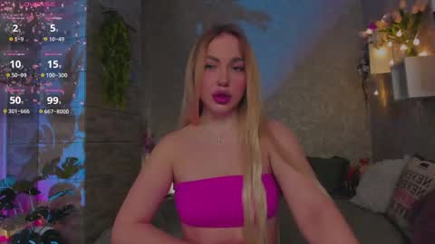 holly_molly8 online show from April 2026 03:40:02 PM