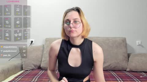 Snapshot of holly_pollyy chatting on January 2025 11:43:01 AM Polly online show from January 2025 11:43:01 AM