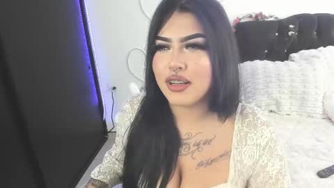 Holly online show from April 2026 07:04:02 PM