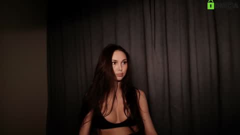 hollyextra online show from November 2025 09:28:01 PM