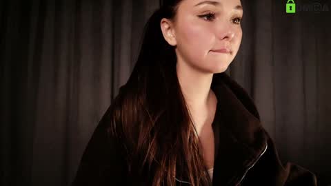 hollyextra online show from November 2025 02:10:01 AM