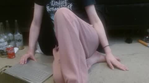 Holly Hawkes online show from November 2025 10:09:02 PM