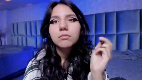 hollypeach_ online show from March 2026 06:01:02 PM