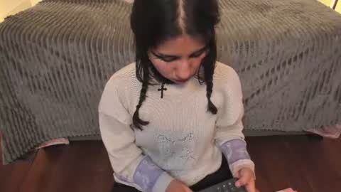Snapshot of hollypeach_ chatting on June 2026 12:32:02 AM hollypeach_ online show from June 2026 12:32:02 AM