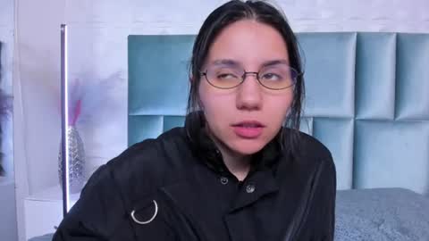 Snapshot of hollypeach_ chatting on June 2026 06:41:01 AM hollypeach_ online show from June 2026 06:41:01 AM