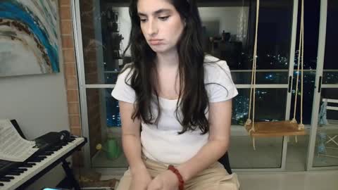 Snapshot of hollyshit_ chatting on October 2025 12:05:02 AM hollyshit_ online show from October 2025 12:05:02 AM