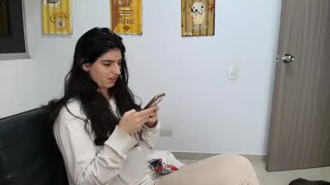 Snapshot of hollyshit_ chatting on November 2025 01:05:02 AM hollyshit_ online show from November 2025 01:05:02 AM