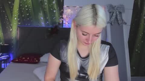 HollyTaillor online show from December 2025 06:32:02 AM