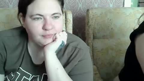 HollyXEva online show from April 2026 10:46:01 AM