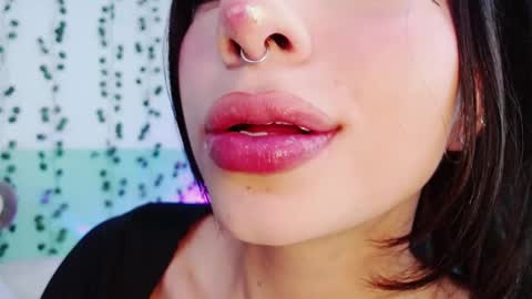 Snapshot of hollyxx_ chatting on December 2024 03:36:02 PM holly online show from December 2024 03:36:02 PM