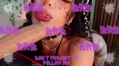 Snapshot of hollyxx_ chatting on December 2024 08:43:02 PM holly online show from December 2024 08:43:02 PM