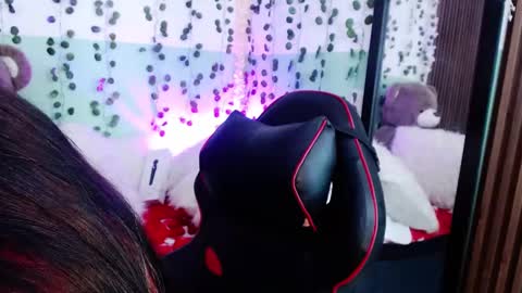 Snapshot of hollyxx_ chatting on December 2024 06:50:01 PM holly online show from December 2024 06:50:01 PM
