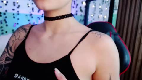 Snapshot of hollyxx_ chatting on December 2024 11:57:01 PM holly online show from December 2024 11:57:01 PM