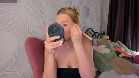 Emma online show from September 2025 01:06:01 AM