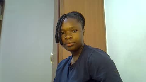 holy_ebony online show from May 2026 07:48:02 AM