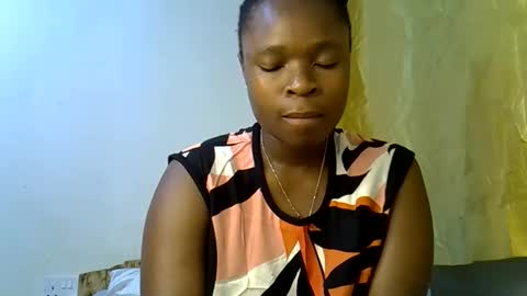 holy_ebony online show from May 2026 04:37:01 PM
