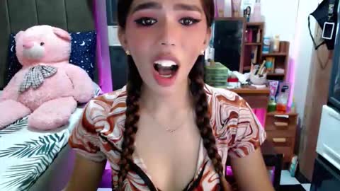 holy_molly1 online show from November 2025 01:10:02 PM