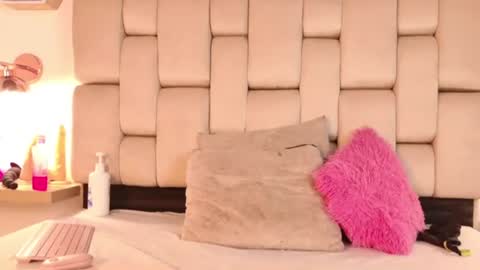 Ariana Mora online show from June 2026 01:14:01 PM