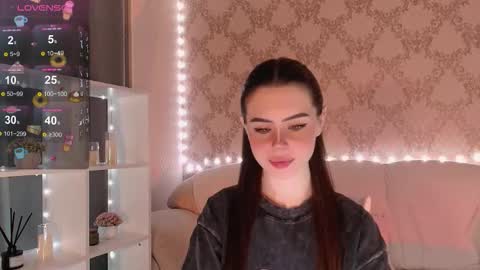 Mia online show from November 2025 03:28:01 AM