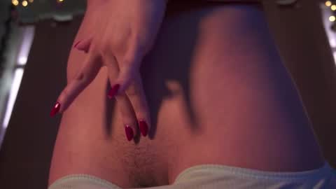 honeeeey_ online show from December 2025 08:58:01 PM