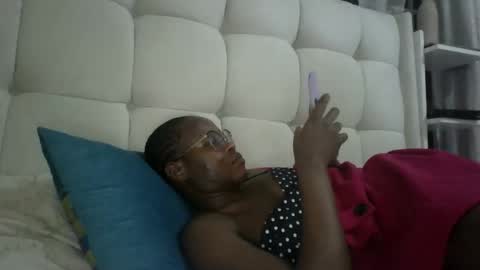 Honevey online show from April 2026 07:07:02 PM