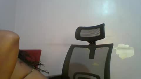 Snapshot of honey_beb chatting on May 2026 09:15:01 AM honey_beb online show from May 2026 09:15:01 AM