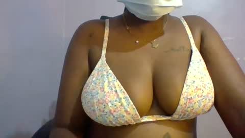 Snapshot of honey_beb chatting on June 2026 02:30:02 PM honey_beb online show from June 2026 02:30:02 PM