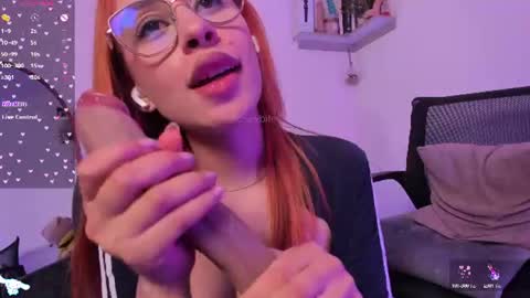 Snapshot of honey_bitee chatting on June 2026 02:53:01 AM Hi Im Annie vic Your dreams came true online show from June 2026 02:53:01 AM