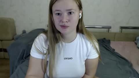 Snapshot of honey_caramelle chatting on December 2024 08:21:02 PM honey_caramelle online show from December 2024 08:21:02 PM