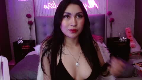 honey_doll_x online show from May 2026 08:33:02 AM
