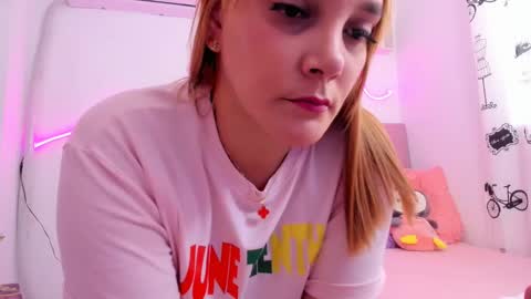 Snapshot of honey_jhenna chatting on October 2025 03:00:01 PM Jhenna martinez online show from October 2025 03:00:01 PM