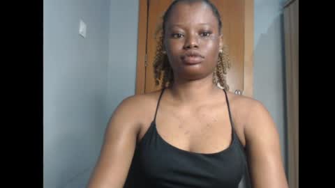 Snapshot of honey_juicydoll chatting on June 2026 07:28:01 AM Sonia online show from June 2026 07:28:01 AM