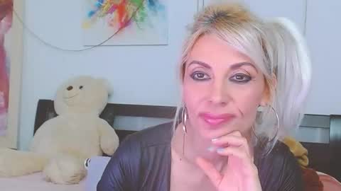 honey_lara online show from April 2026 11:16:02 PM