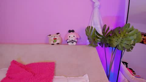 Milenka online show from April 2026 06:44:02 PM