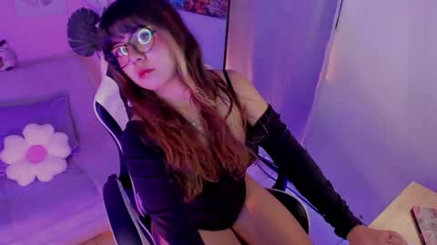 Snapshot of honey_m0on chatting on June 2026 06:58:02 PM Milenka online show from June 2026 06:58:02 PM