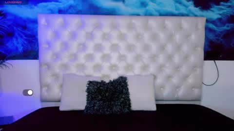 Snapshot of honey_moontsts chatting on May 2026 12:01:01 PM honey_moontsts online show from May 2026 12:01:01 PM
