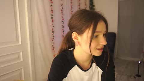 Snapshot of honey_pixie chatting on March 2025 11:05:01 PM honey_pixie online show from March 2025 11:05:01 PM