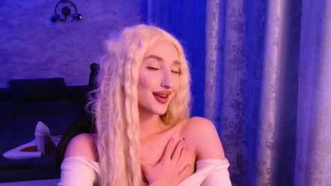 honey_sunset online show from November 2025 05:34:02 PM