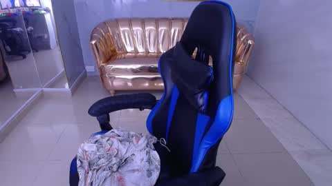 HONEY  online show from November 2025 02:05:04 PM