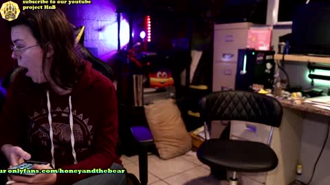 Honey and Bear online show from December 2024 03:36:02 AM