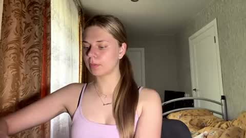 Snapshot of honeyaskren chatting on June 2026 11:12:02 AM Klara online show from June 2026 11:12:02 AM