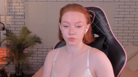 Snapshot of honeyautumn chatting on December 2024 11:53:02 PM honeyautumn online show from December 2024 11:53:02 PM