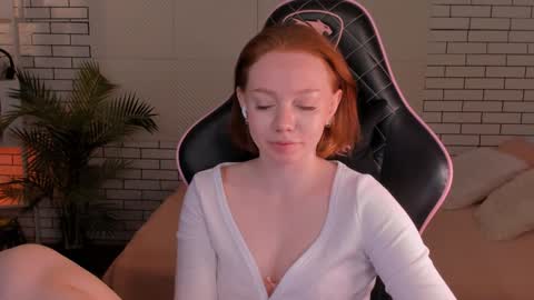 Snapshot of honeyautumn chatting on December 2024 01:48:02 AM honeyautumn online show from December 2024 01:48:02 AM