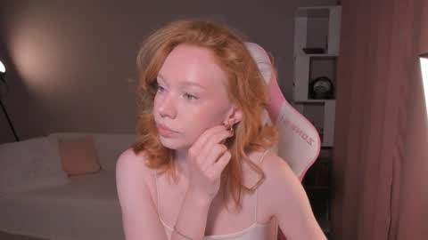 Snapshot of honeyautumn chatting on September 2025 11:48:02 PM honeyautumn online show from September 2025 11:48:02 PM