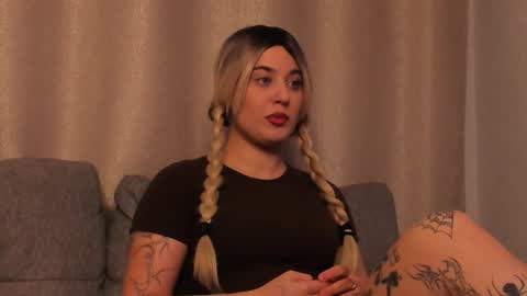 Snapshot of honeybae01 chatting on October 2025 03:47:02 PM Mary online show from October 2025 03:47:02 PM