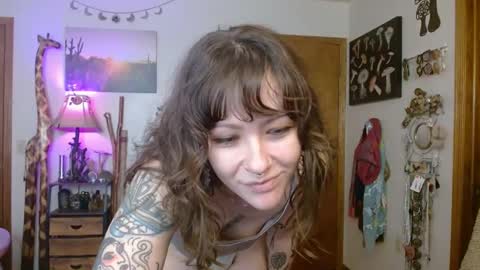 Snapshot of honeybeexo333 chatting on December 2024 03:41:02 PM Honey Bee online show from December 2024 03:41:02 PM